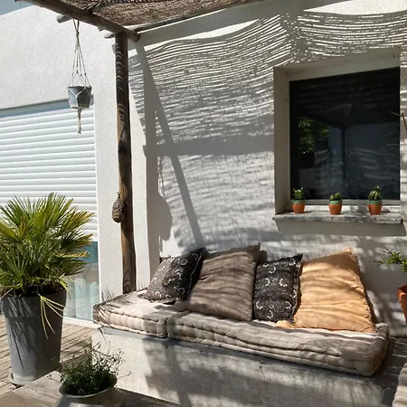 Maison D Hotes La Madeleine Bed & Breakfast